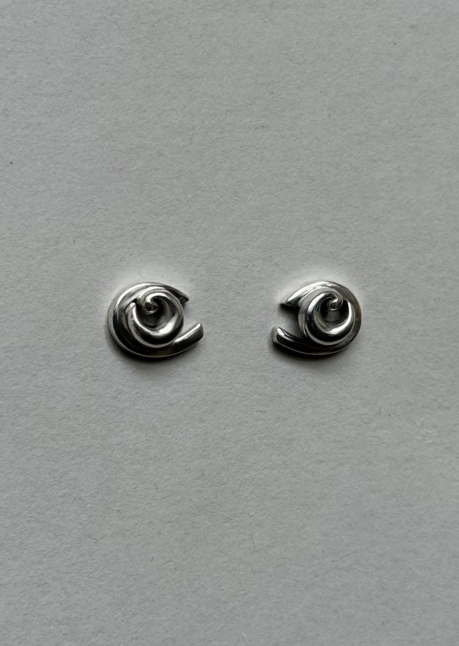 Mini Curva Studs