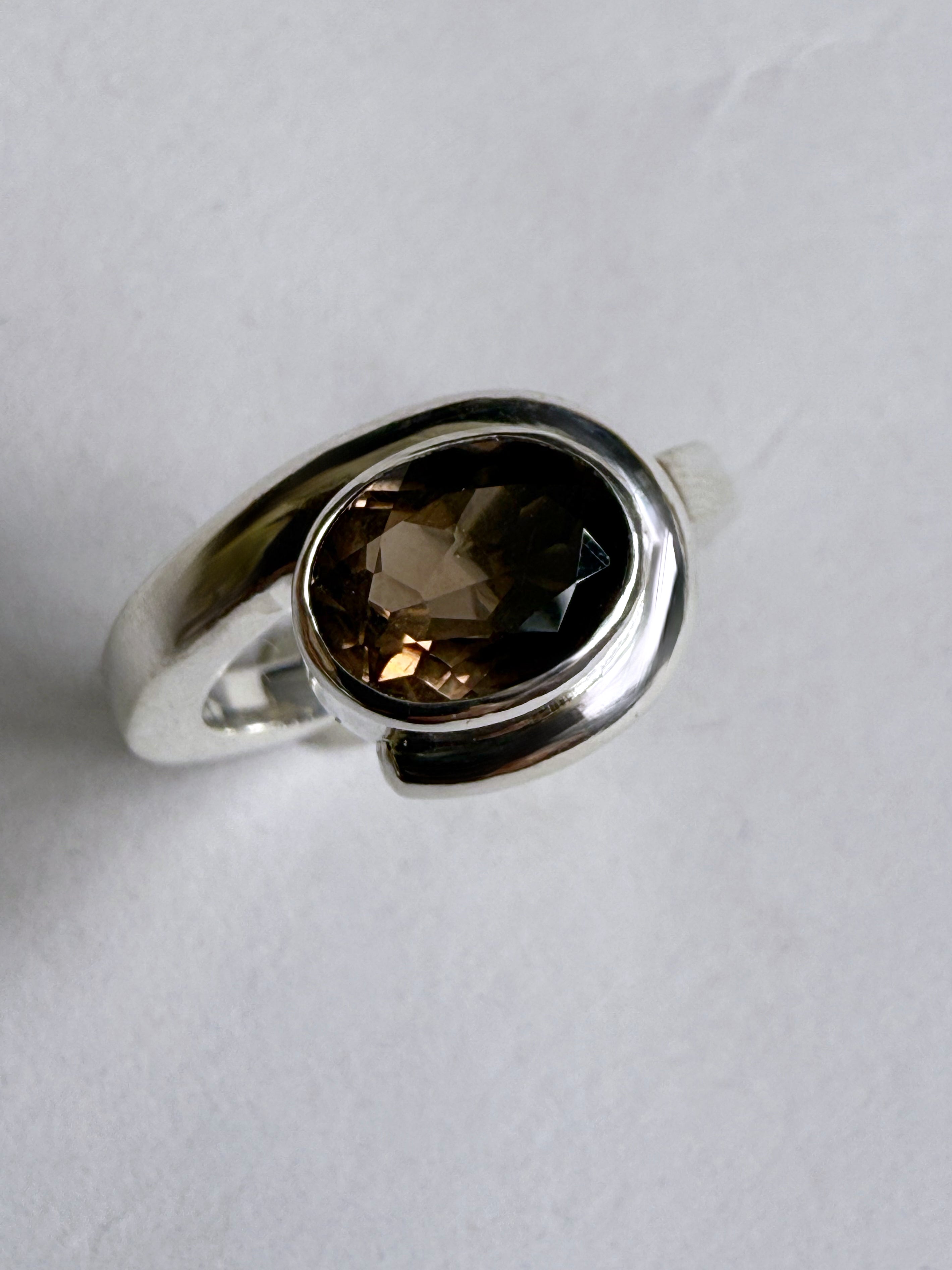 CURVA - Smoky Quartz