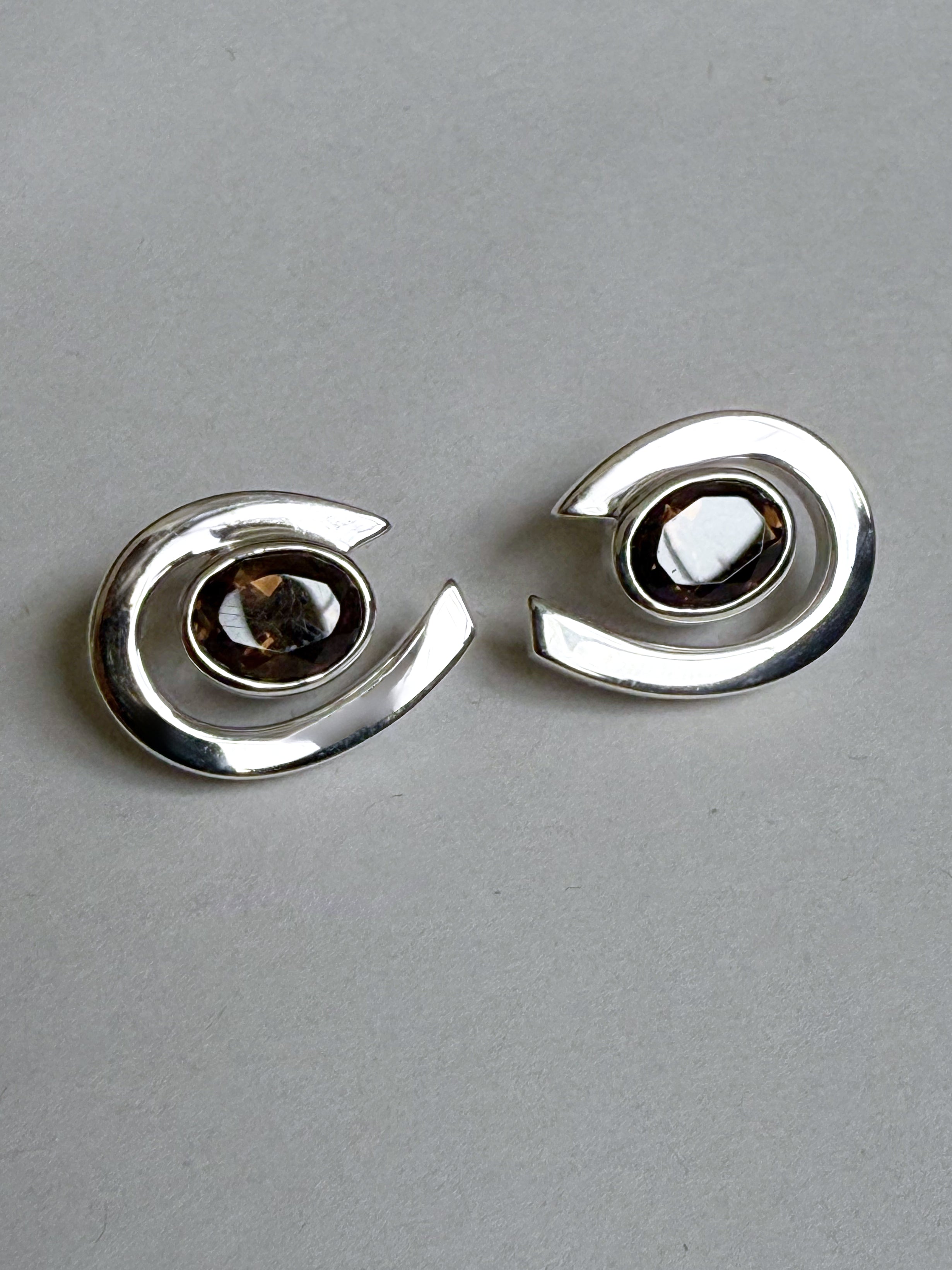 CURVA EARRING - Smoky Quartz