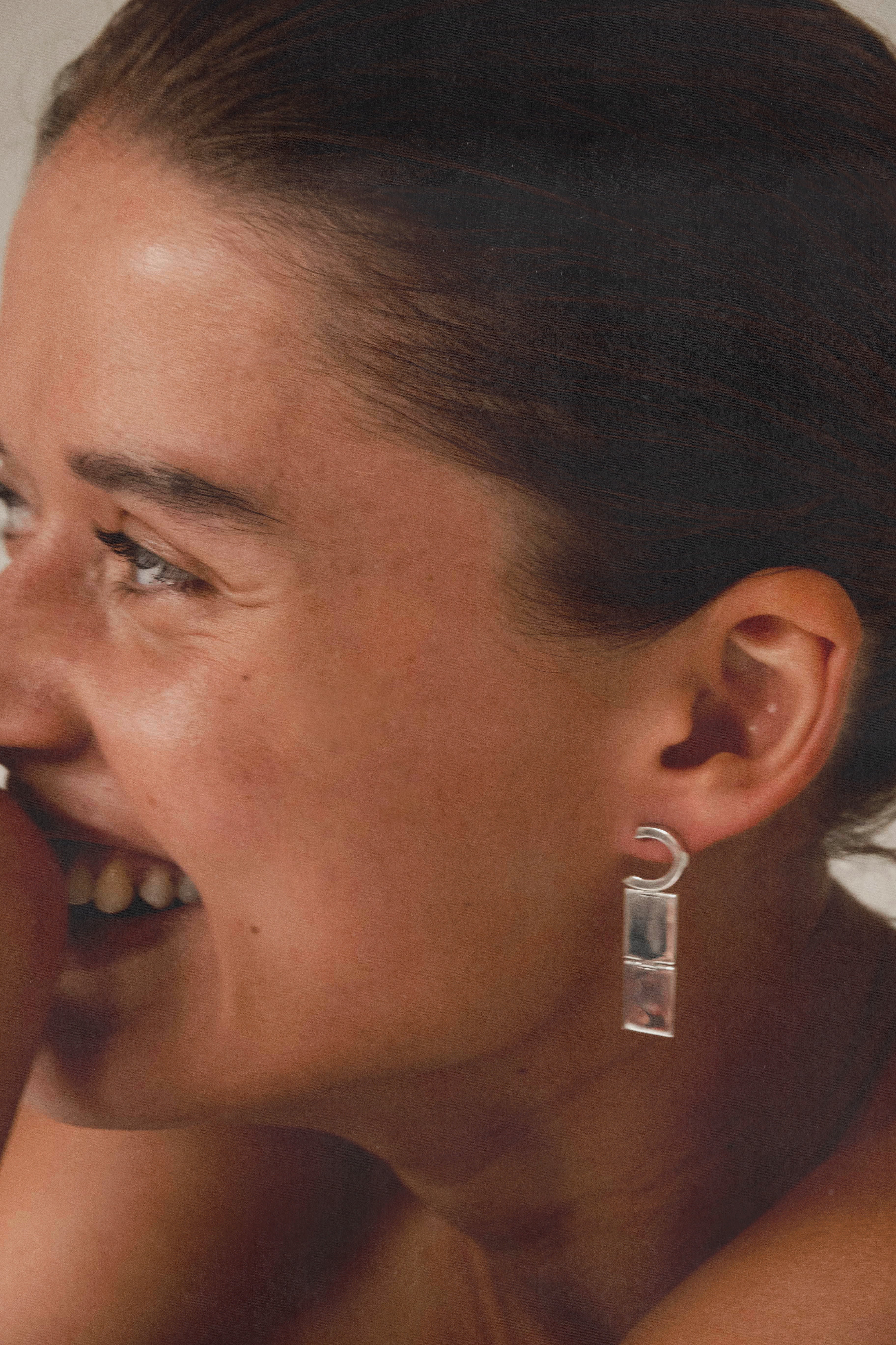 CURVA EARRING – Motion