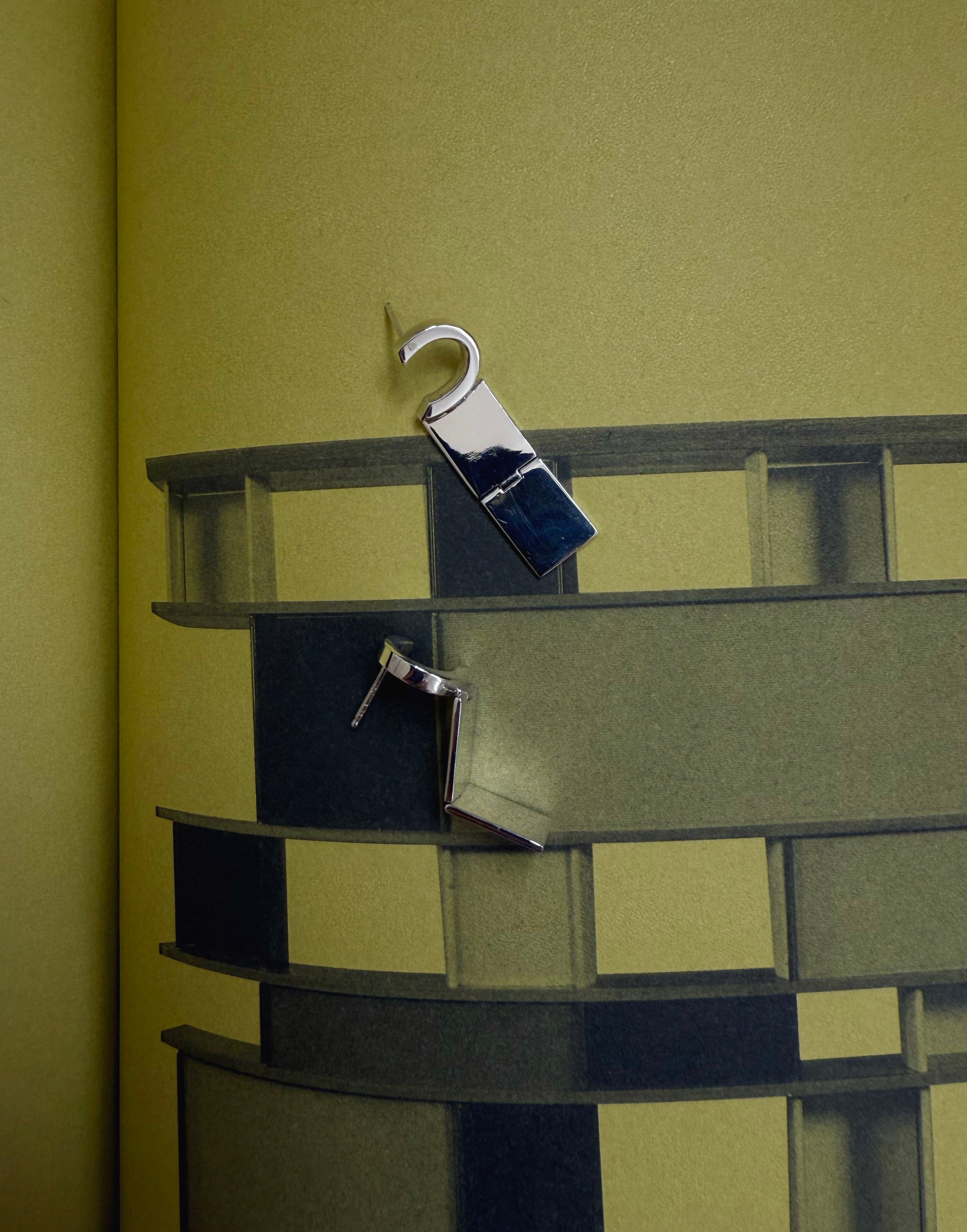 CURVA EARRING – Motion