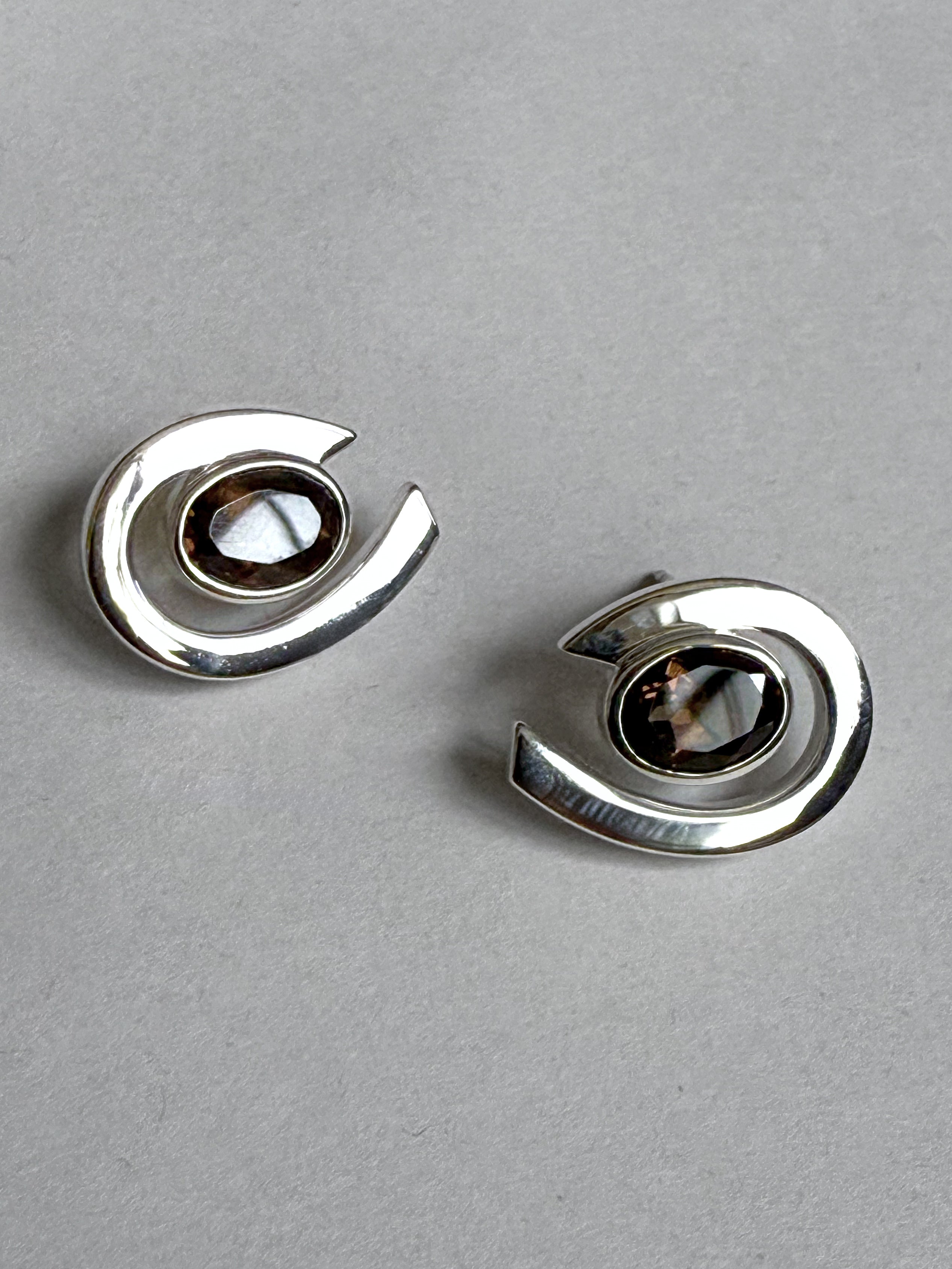 CURVA EARRING - Smoky Quartz