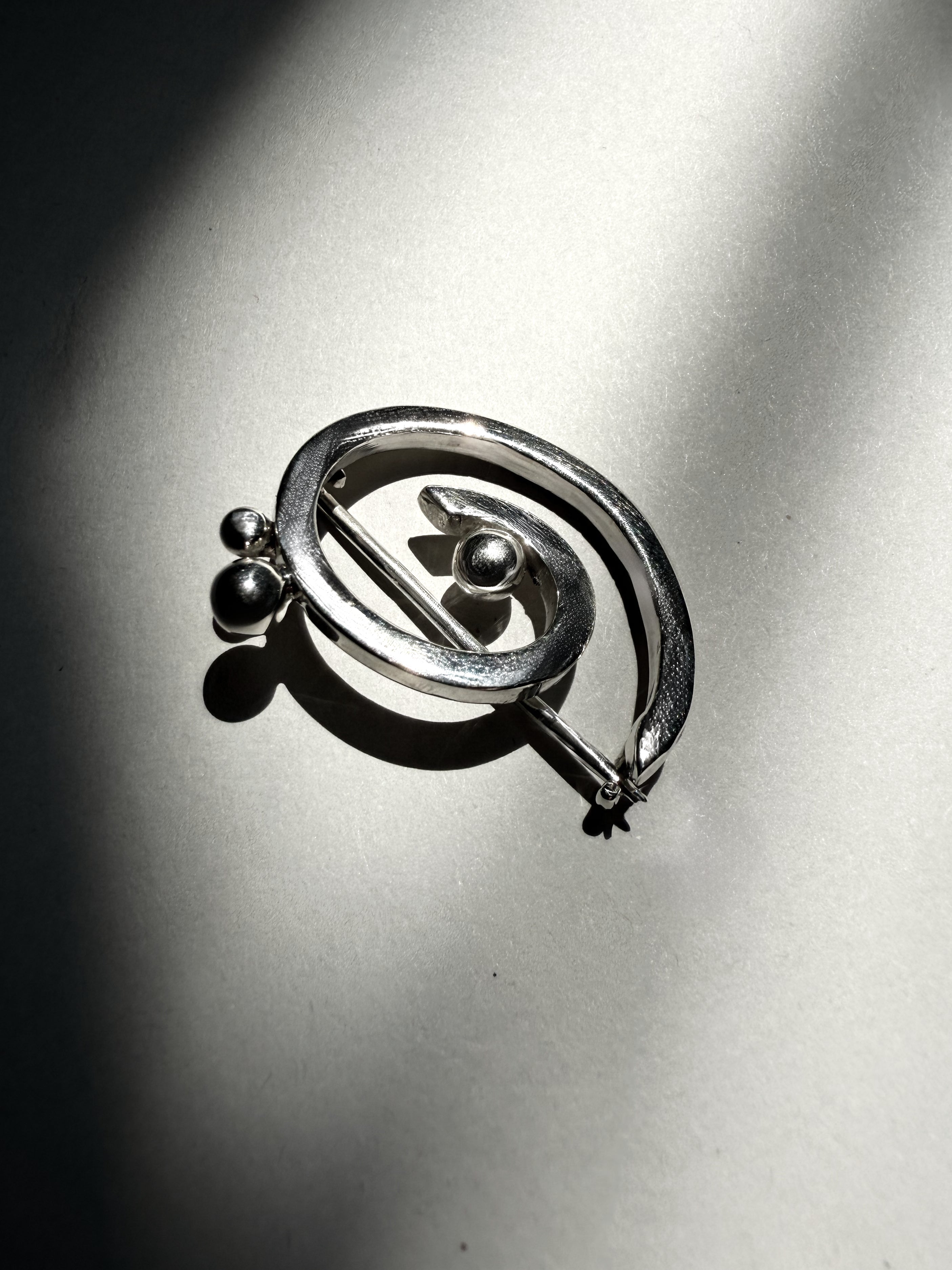 ÓRBITA BROOCH