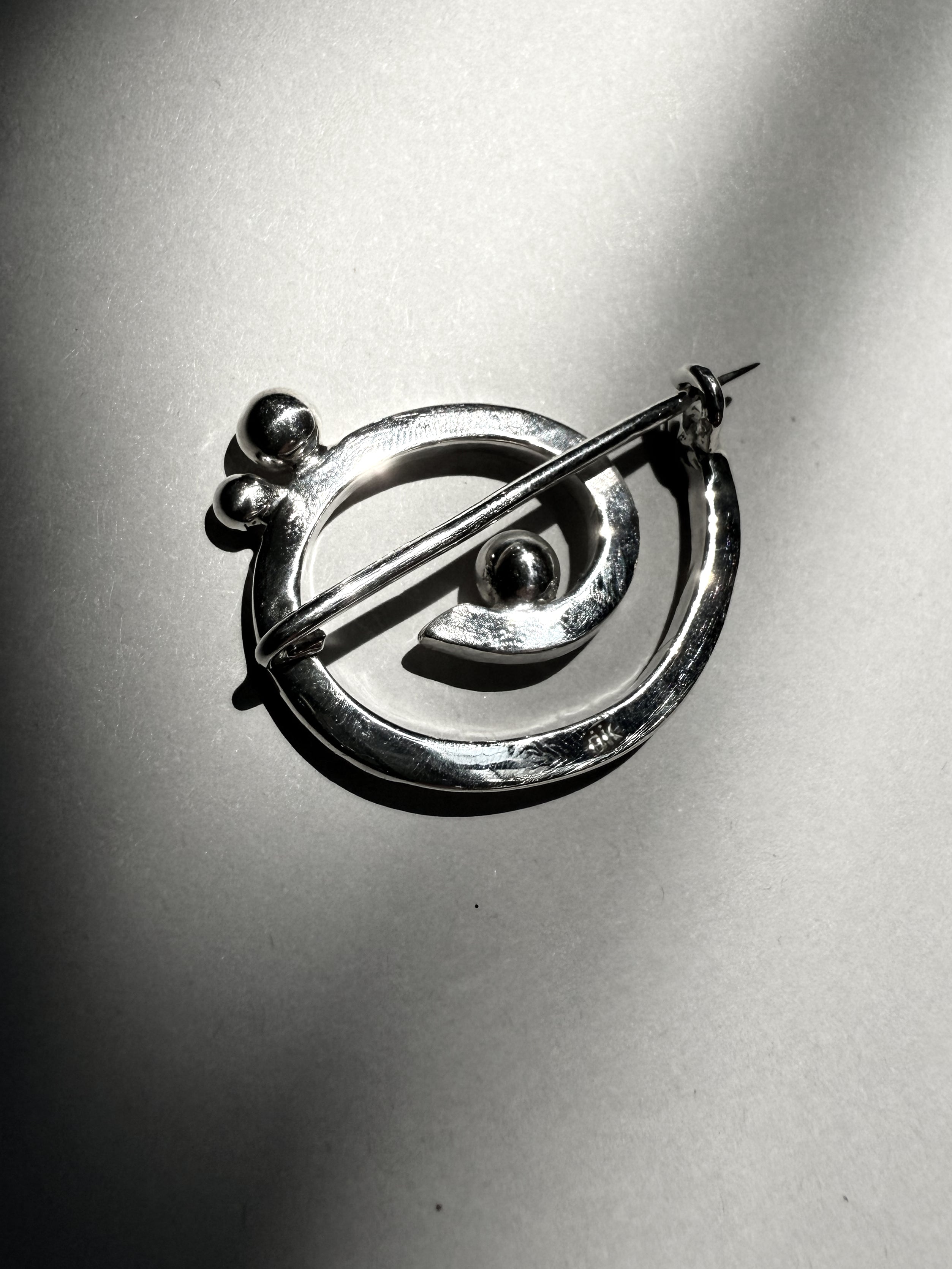 ÓRBITA BROOCH