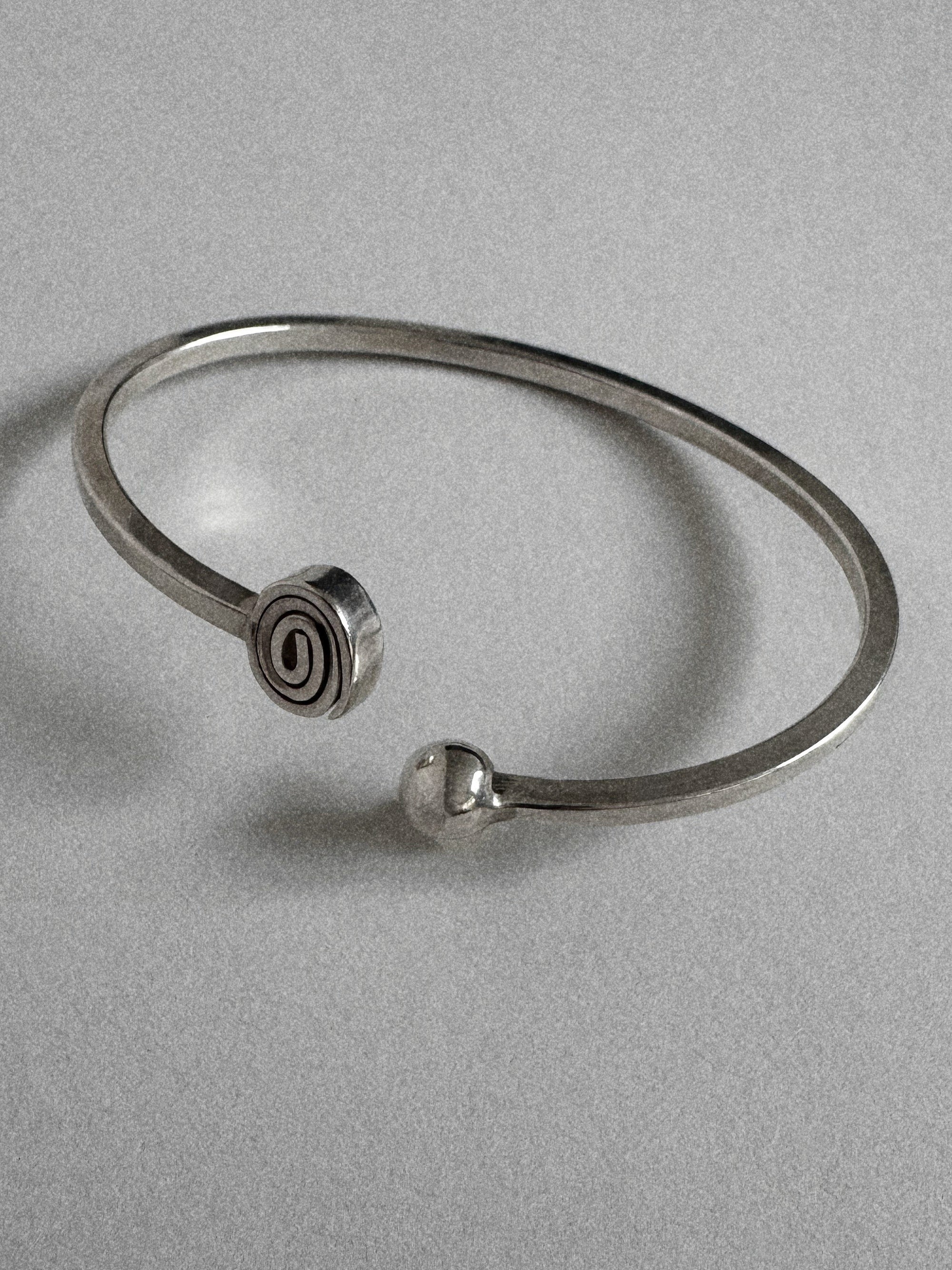 TRAZO - Adjustable Bangle