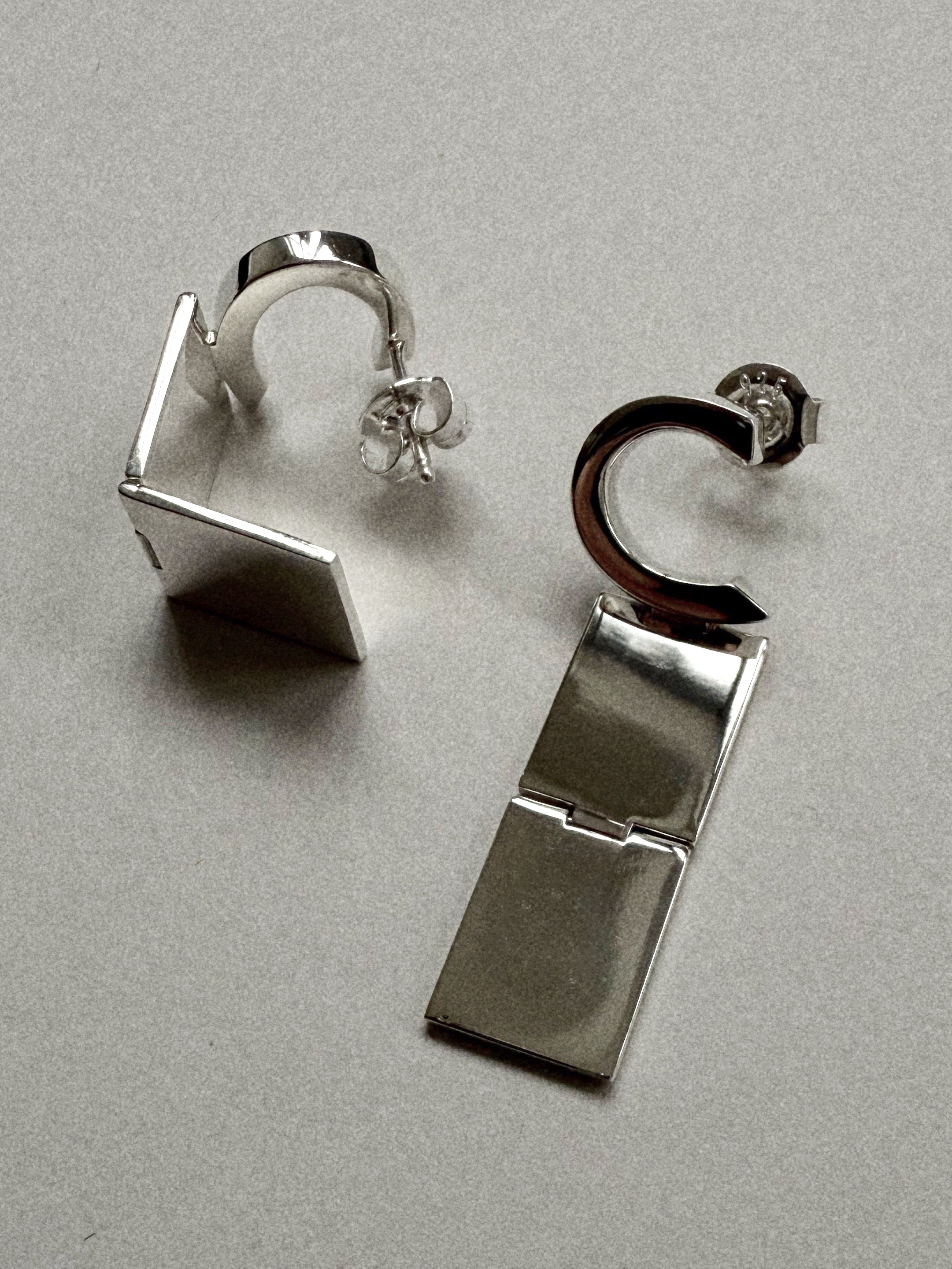 CURVA EARRING – Motion