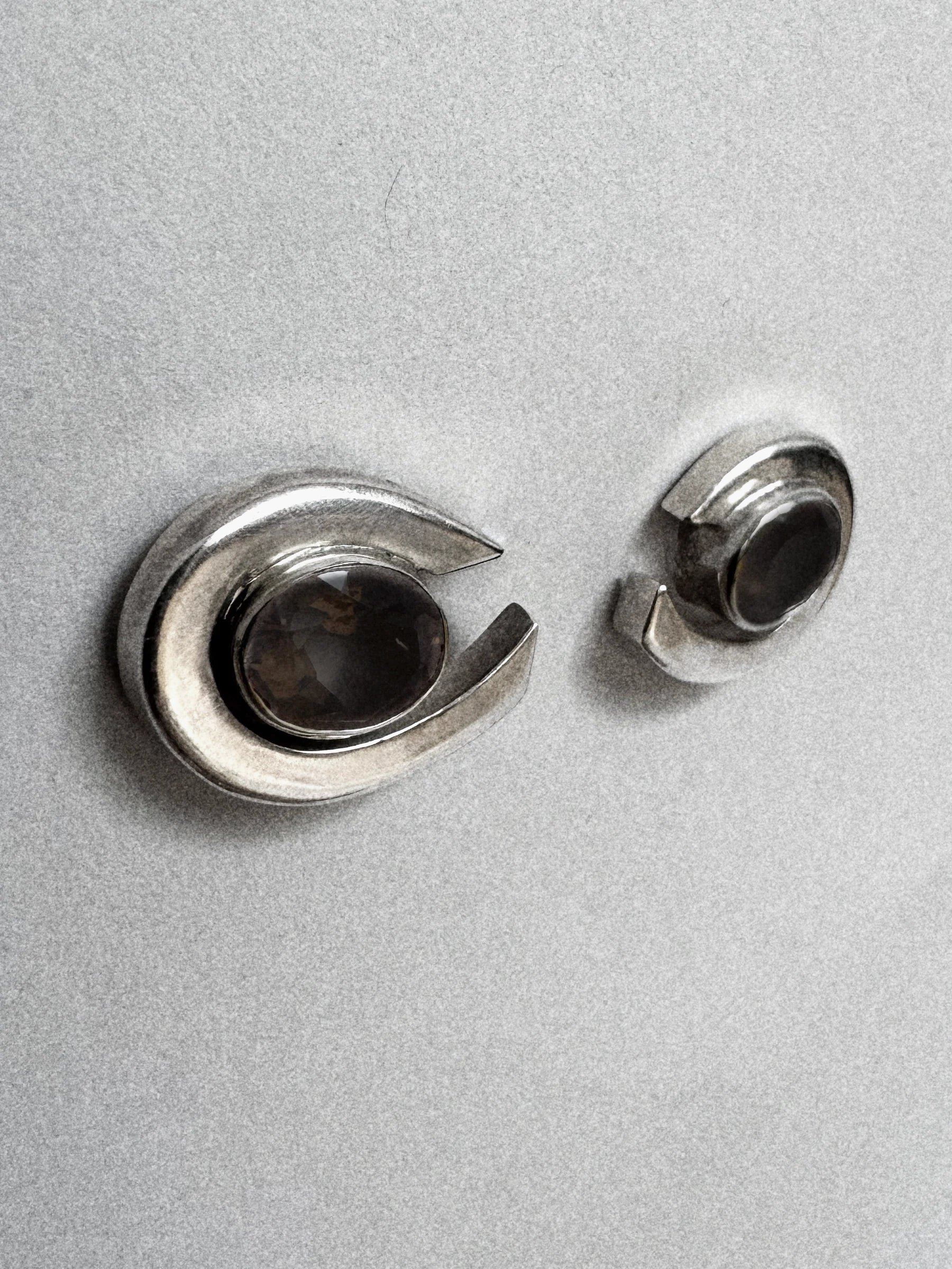 CURVA EARRING - Smoky Quartz