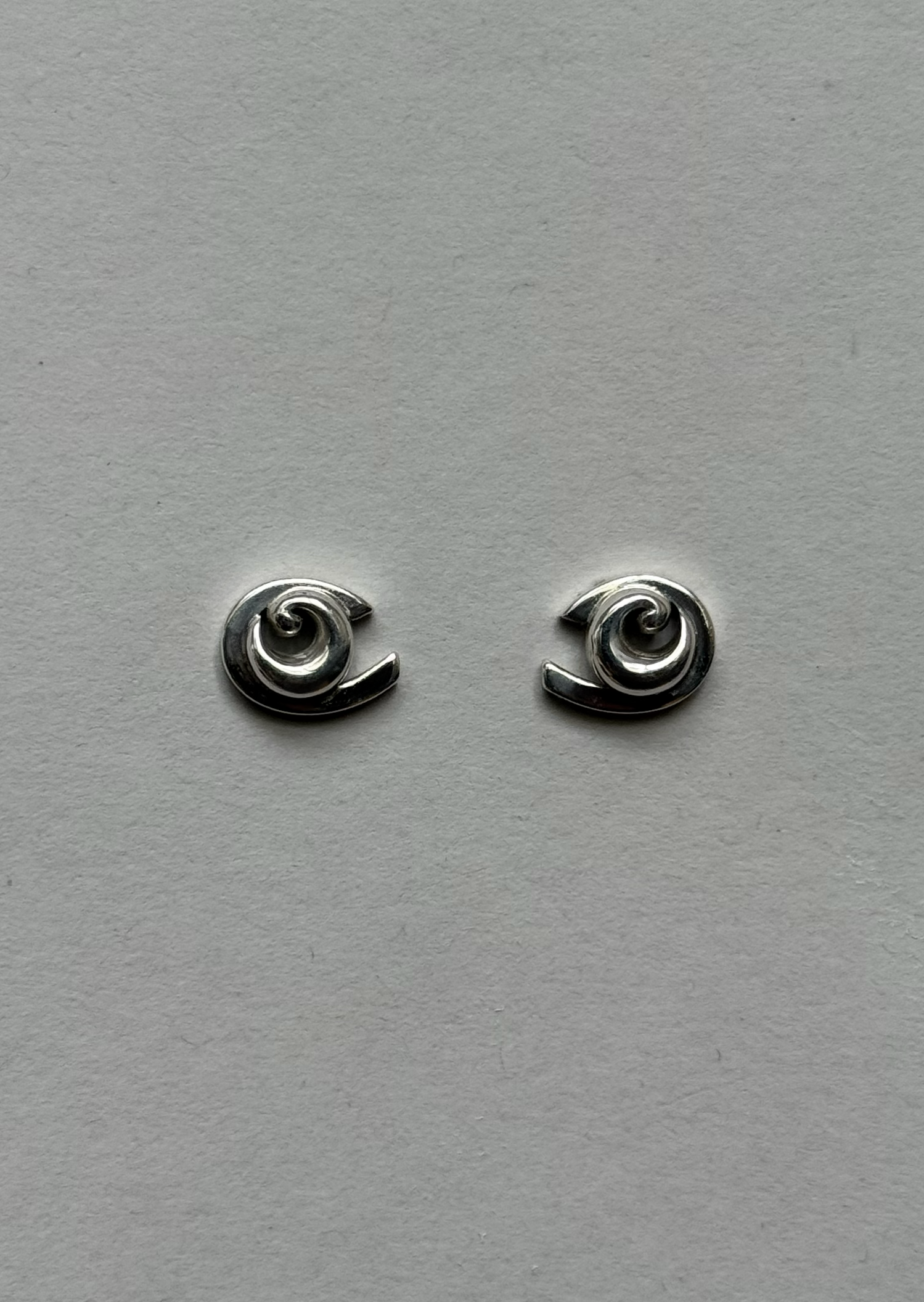 Mini Curva Studs