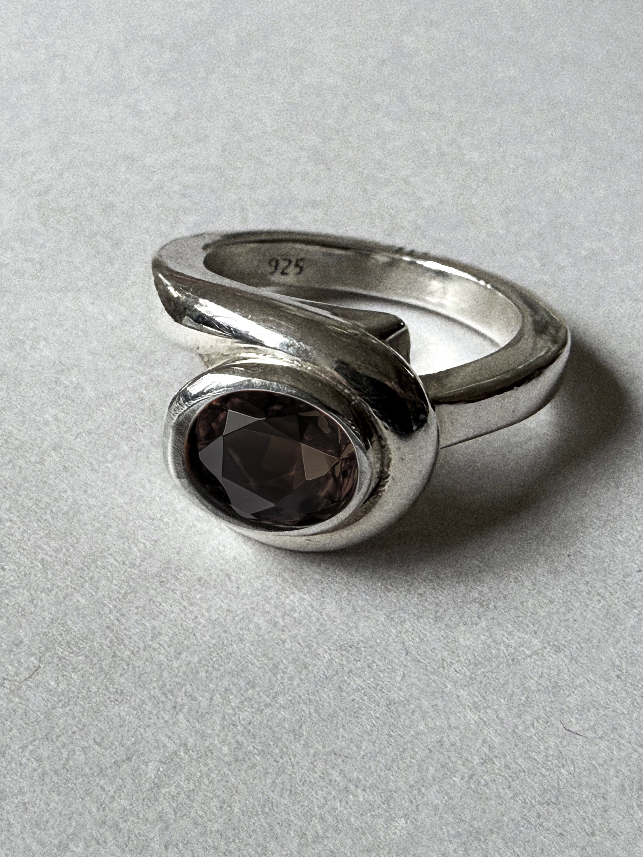 CURVA - Smoky Quartz